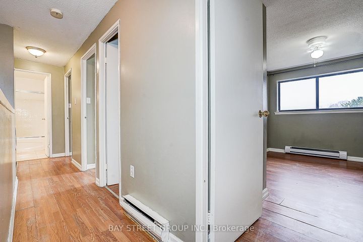Photo 13 at 32 - 2035 South Millway Drive, Erin Mills, Mississauga