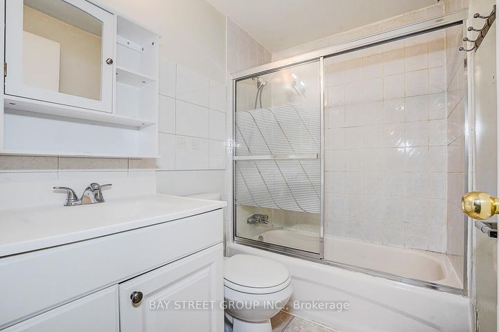 Photo 19 at 32 - 2035 South Millway Drive, Erin Mills, Mississauga