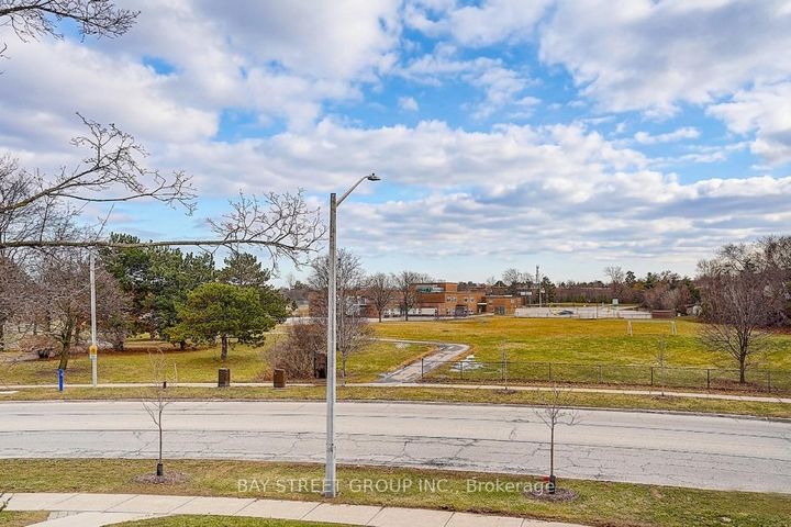 Photo 23 at 32 - 2035 South Millway Drive, Erin Mills, Mississauga