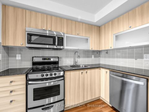Photo 9 at 318 - 2015 Sheppard Avenue E, Henry Farm, Toronto