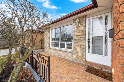 Photo 2 at 3205 Monica Drive, Malton, Mississauga