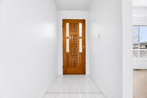 Photo 3 at 3205 Monica Drive, Malton, Mississauga