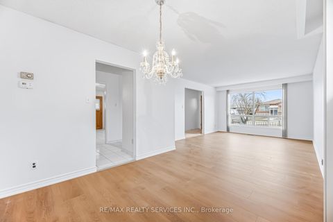 Photo 7 at 3205 Monica Drive, Malton, Mississauga