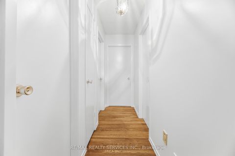 Photo 11 at 3205 Monica Drive, Malton, Mississauga