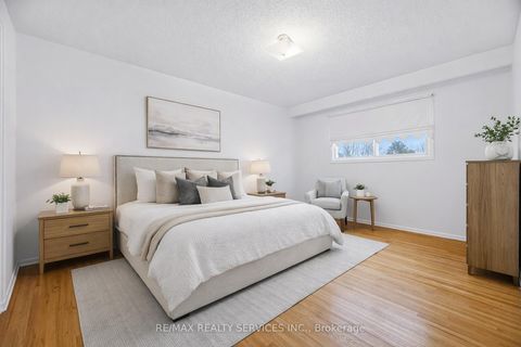 Photo 12 at 3205 Monica Drive, Malton, Mississauga