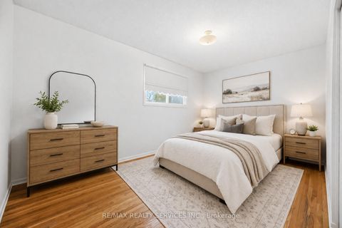 Photo 13 at 3205 Monica Drive, Malton, Mississauga