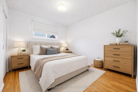 Photo 14 at 3205 Monica Drive, Malton, Mississauga