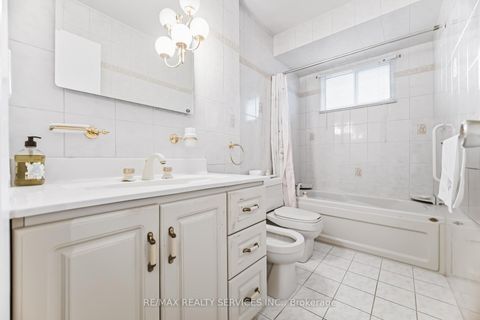 Photo 15 at 3205 Monica Drive, Malton, Mississauga