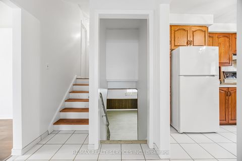 Photo 16 at 3205 Monica Drive, Malton, Mississauga