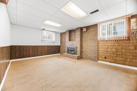 Photo 18 at 3205 Monica Drive, Malton, Mississauga