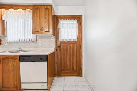 Photo 21 at 3205 Monica Drive, Malton, Mississauga