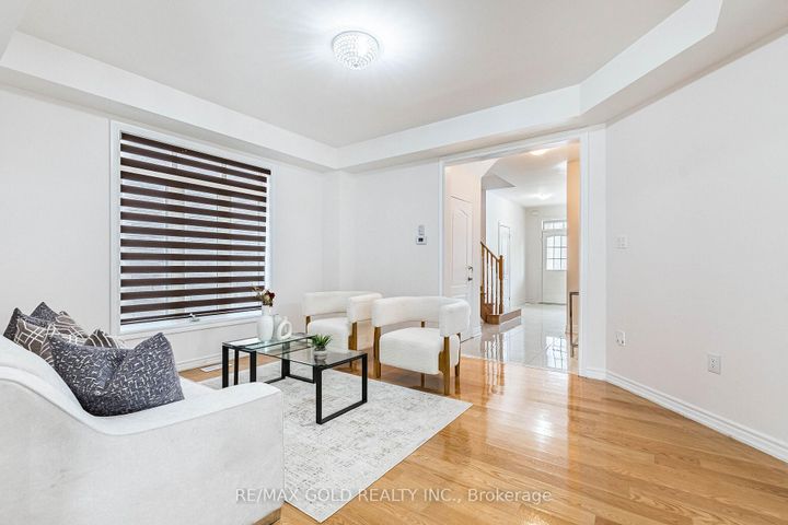 Photo 5 at 44 Roulette Crescent, Northwest Brampton, Brampton