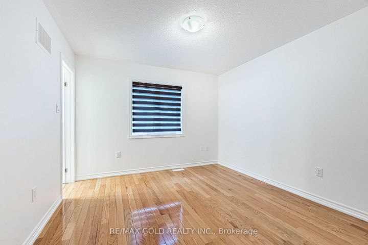 Photo 25 at 44 Roulette Crescent, Northwest Brampton, Brampton