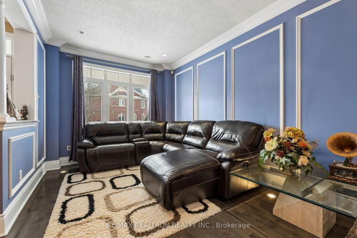 Photo 3 at 616 Fleetwood Drive, Eastdale, Oshawa