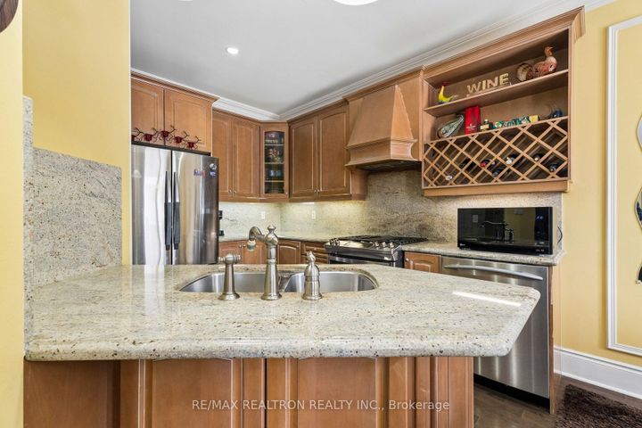 Photo 13 at 616 Fleetwood Drive, Eastdale, Oshawa