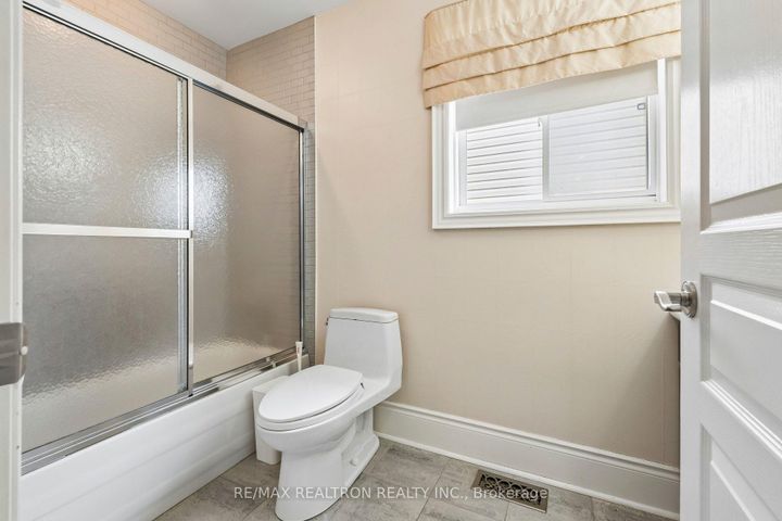 Photo 24 at 616 Fleetwood Drive, Eastdale, Oshawa
