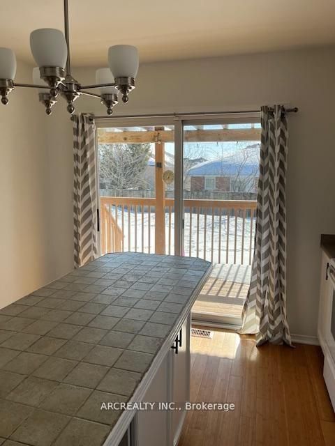 Photo 3 at 41 Canary Reed Court, Holly, Barrie