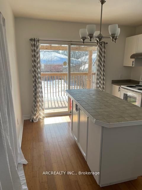 Photo 4 at 41 Canary Reed Court, Holly, Barrie