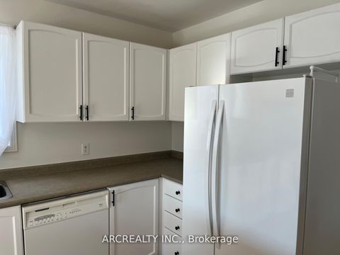 Photo 6 at 41 Canary Reed Court, Holly, Barrie