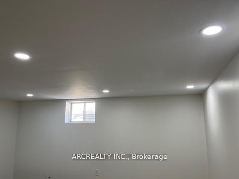 Photo 10 at 41 Canary Reed Court, Holly, Barrie