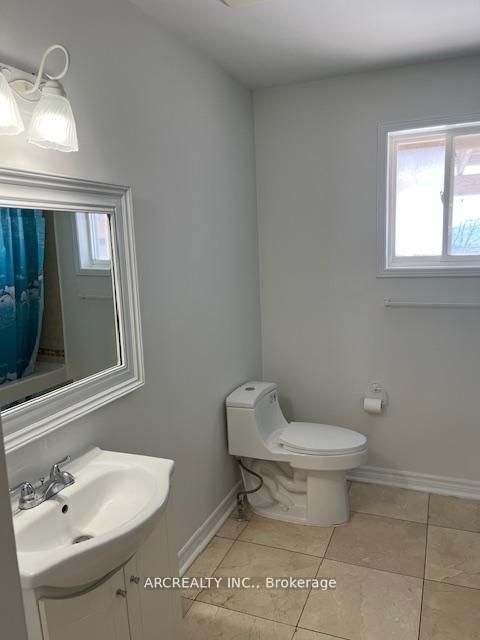 Photo 14 at 41 Canary Reed Court, Holly, Barrie