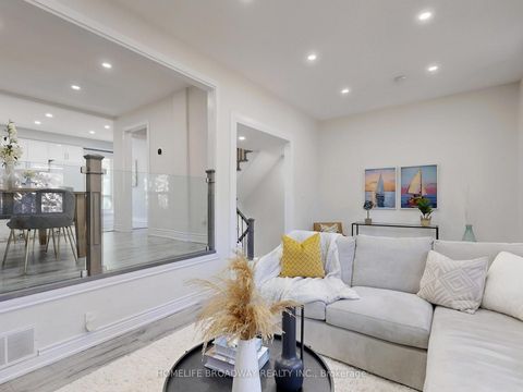 Photo 2 at 109 Poplar Crescent, Aurora Highlands, Aurora