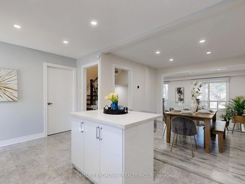 Photo 10 at 109 Poplar Crescent, Aurora Highlands, Aurora