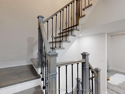 Photo 21 at 109 Poplar Crescent, Aurora Highlands, Aurora