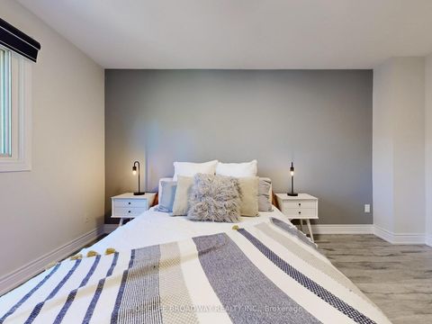 Photo 25 at 109 Poplar Crescent, Aurora Highlands, Aurora