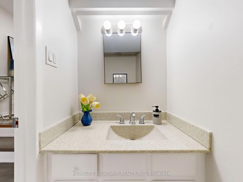 Photo 35 at 109 Poplar Crescent, Aurora Highlands, Aurora