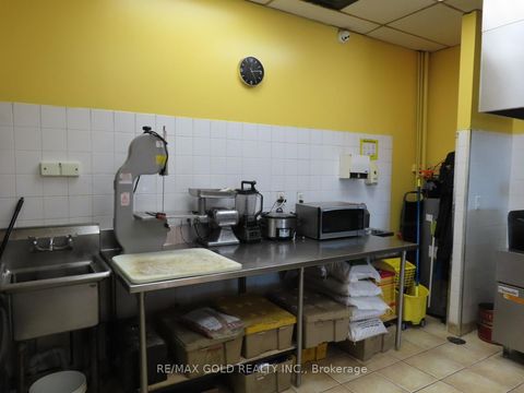 Photo 7 at 67 - 2300 Finch Avenue, Humber Summit, Toronto