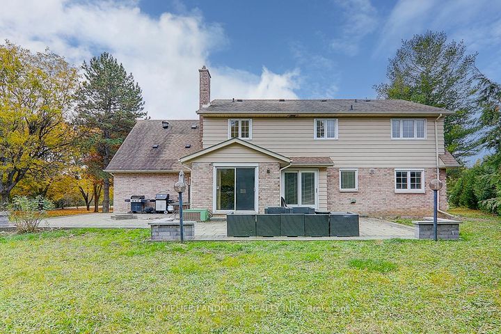 Photo 3 at 99 Burndean Court, Westbrook, Richmond Hill