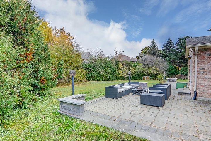 Photo 5 at 99 Burndean Court, Westbrook, Richmond Hill