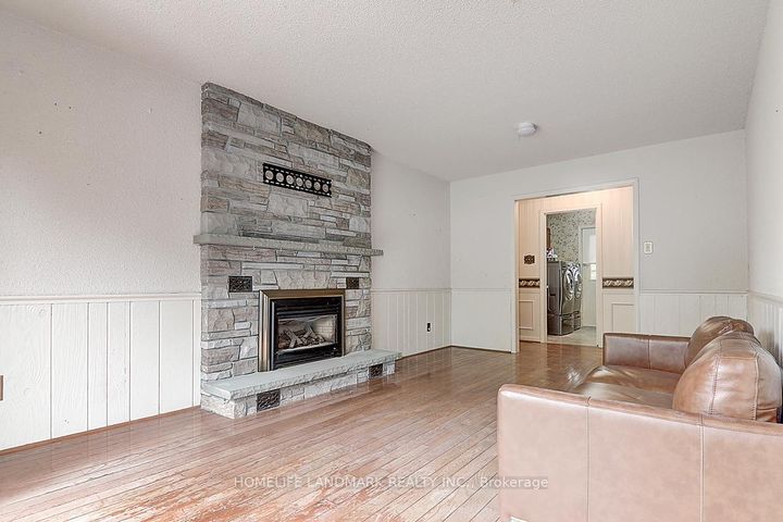 Photo 10 at 99 Burndean Court, Westbrook, Richmond Hill