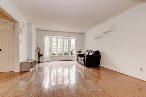 Photo 7 at 99 Burndean Court, Westbrook, Richmond Hill