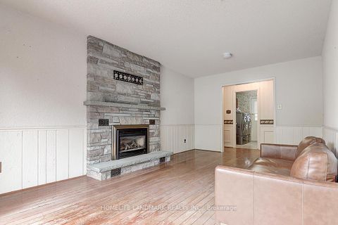 Photo 10 at 99 Burndean Court, Westbrook, Richmond Hill