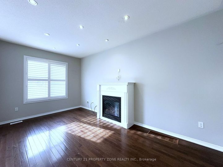 Photo 10 at 8 Loftsmoor Drive, Wellington, Brampton