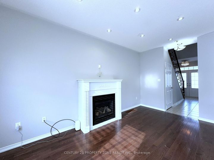 Photo 11 at 8 Loftsmoor Drive, Wellington, Brampton