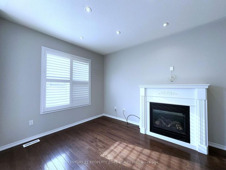 Photo 12 at 8 Loftsmoor Drive, Wellington, Brampton