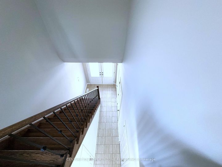 Photo 16 at 8 Loftsmoor Drive, Wellington, Brampton