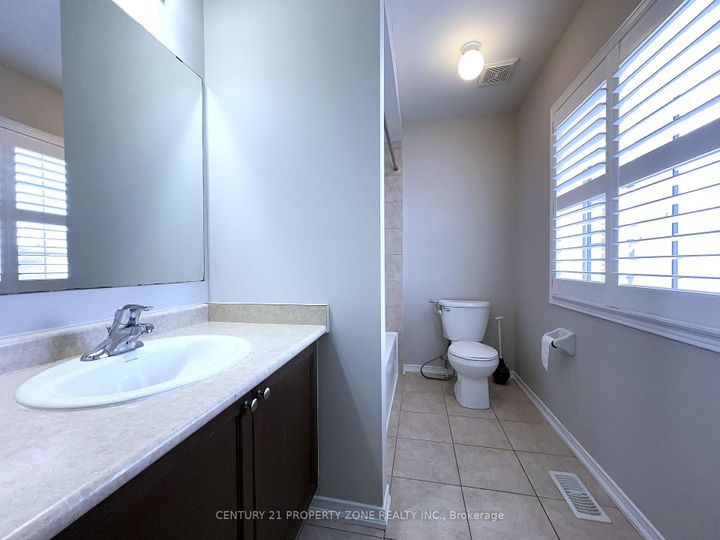 Photo 22 at 8 Loftsmoor Drive, Wellington, Brampton