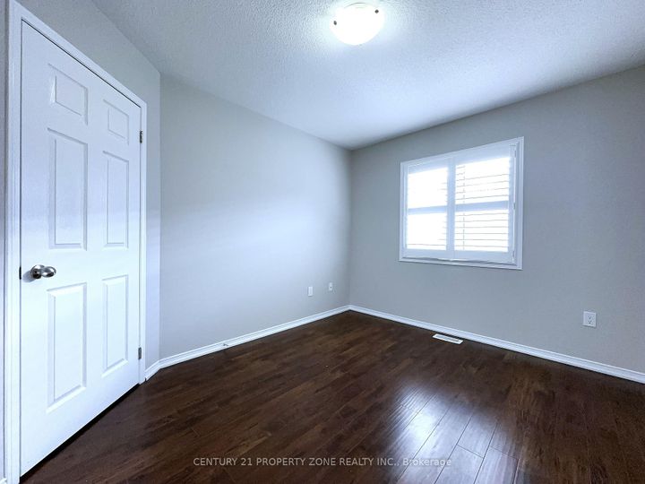 Photo 24 at 8 Loftsmoor Drive, Wellington, Brampton