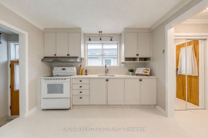 Photo 3 at 47 Bucksburn Road, Clairville, Toronto