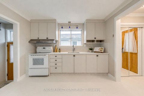 Photo 3 at 47 Bucksburn Road, Clairville, Toronto