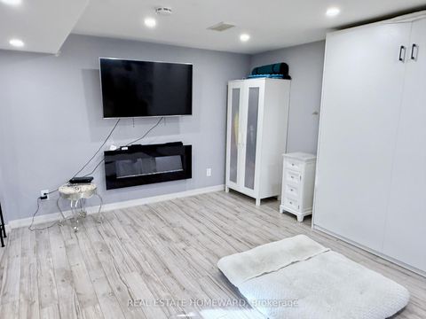 Photo 23 at 18 Wyndcliff Crescent, Victoria Village, Toronto