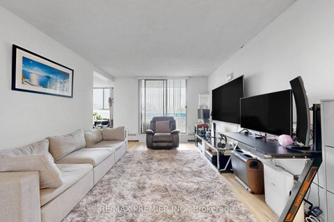 Photo 3 at 428 - 4645 Jane Street, Black Creek, Toronto
