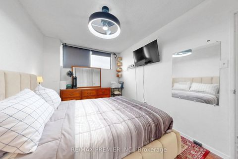 Photo 17 at 428 - 4645 Jane Street, Black Creek, Toronto