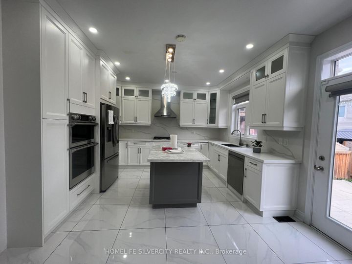 Photo 4 at 88 Roulette Crescent, Northwest Brampton, Brampton