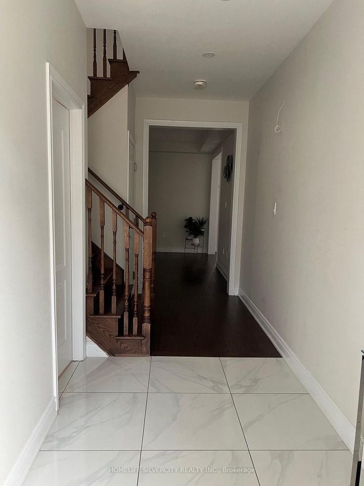 Photo 7 at 88 Roulette Crescent, Northwest Brampton, Brampton