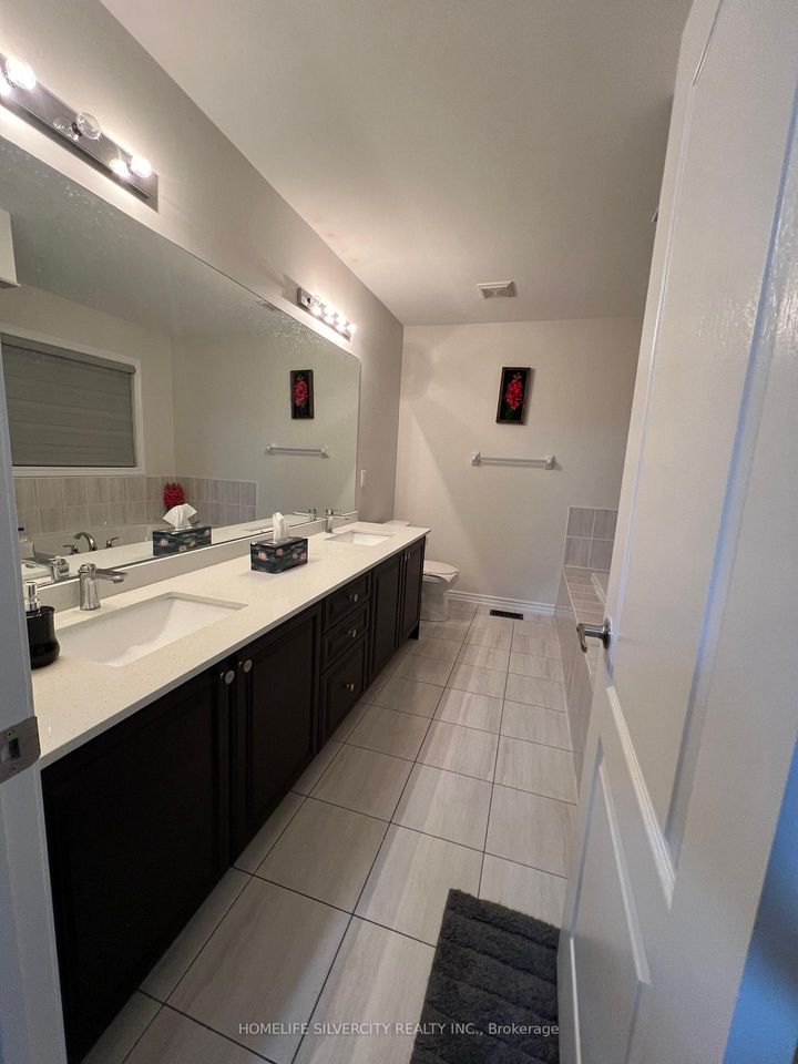 Photo 11 at 88 Roulette Crescent, Northwest Brampton, Brampton